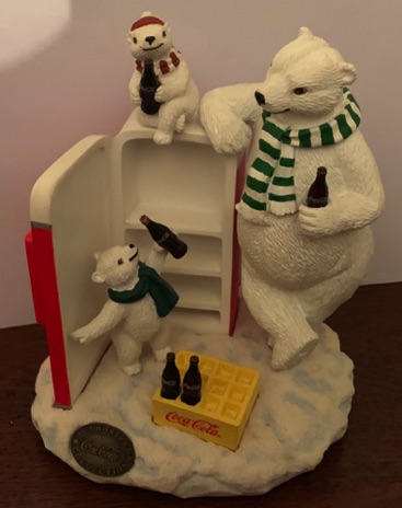 8041-1 € 30,00 coca cola beeldje ijsbeer met pinguin in koelkast